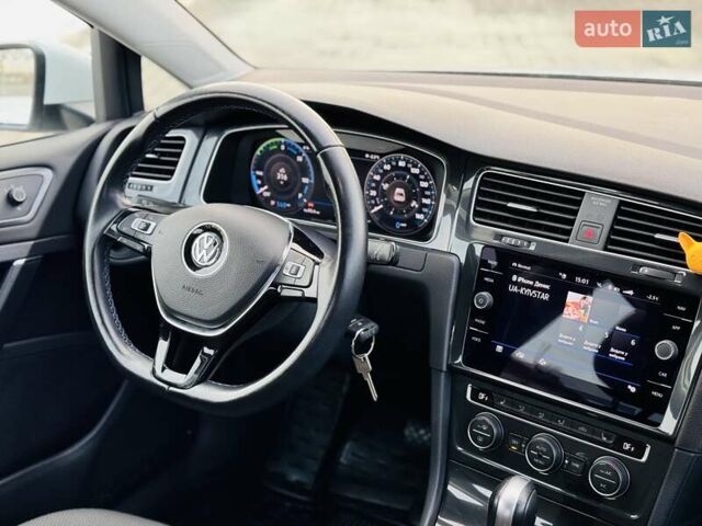 Белый Фольксваген e-Golf, объемом двигателя 0 л и пробегом 87 тыс. км за 12999 $, фото 2 на Automoto.ua