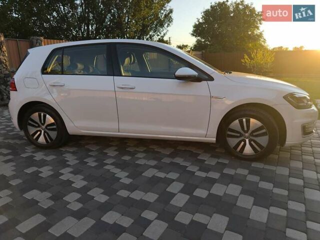 Білий Фольксваген e-Golf, об'ємом двигуна 0 л та пробігом 108 тис. км за 13800 $, фото 14 на Automoto.ua
