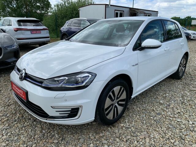 Белый Фольксваген e-Golf, объемом двигателя 0 л и пробегом 28 тыс. км за 14700 $, фото 6 на Automoto.ua