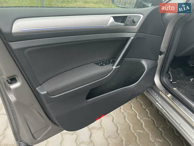 Бежевый Фольксваген e-Golf, объемом двигателя 0 л и пробегом 140 тыс. км за 7800 $, фото 36 на Automoto.ua