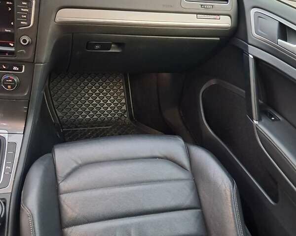 Бежевый Фольксваген e-Golf, объемом двигателя 0 л и пробегом 147 тыс. км за 9500 $, фото 3 на Automoto.ua