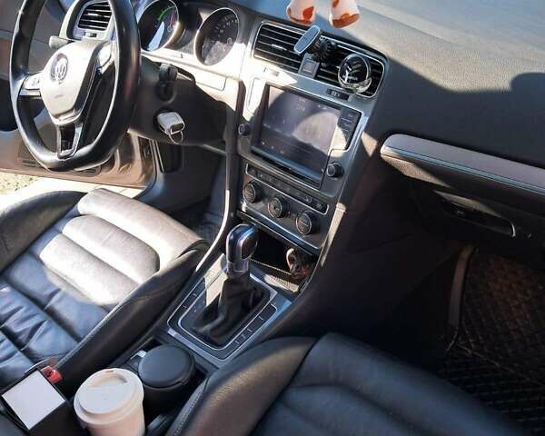 Бежевый Фольксваген e-Golf, объемом двигателя 0 л и пробегом 147 тыс. км за 9500 $, фото 19 на Automoto.ua