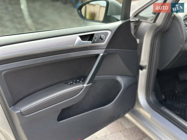 Бежевый Фольксваген e-Golf, объемом двигателя 0 л и пробегом 138 тыс. км за 9700 $, фото 24 на Automoto.ua