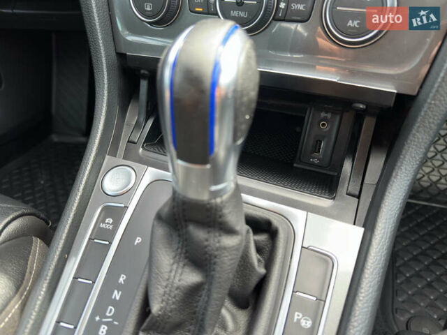 Бежевый Фольксваген e-Golf, объемом двигателя 0 л и пробегом 138 тыс. км за 9700 $, фото 52 на Automoto.ua