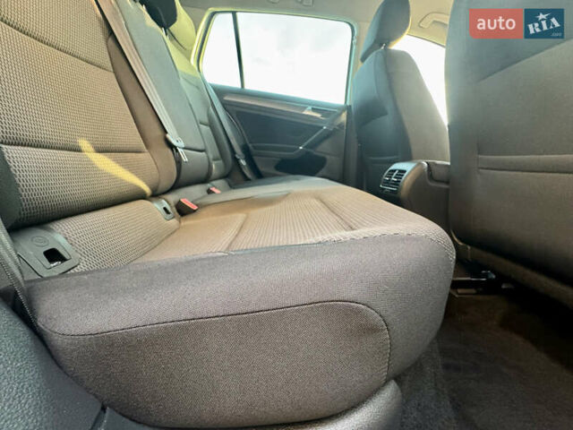 Бежевый Фольксваген e-Golf, объемом двигателя 0 л и пробегом 54 тыс. км за 14300 $, фото 34 на Automoto.ua