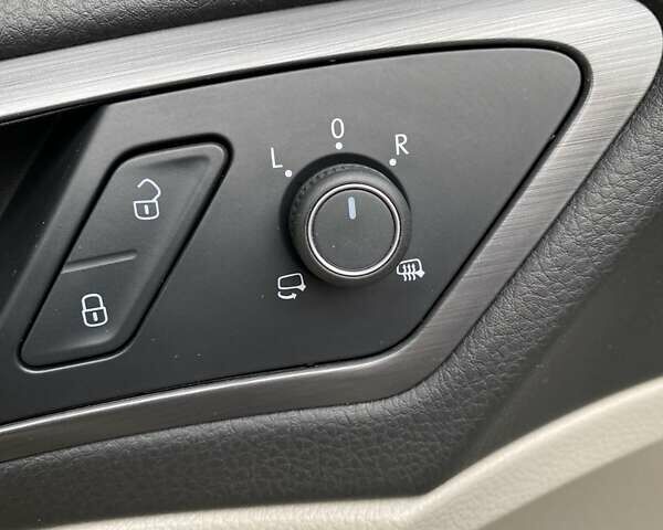 Бежевий Фольксваген e-Golf, об'ємом двигуна 0 л та пробігом 106 тис. км за 14800 $, фото 16 на Automoto.ua