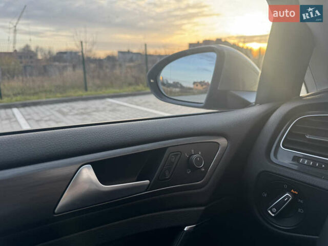 Бежевый Фольксваген e-Golf, объемом двигателя 0 л и пробегом 54 тыс. км за 14300 $, фото 51 на Automoto.ua