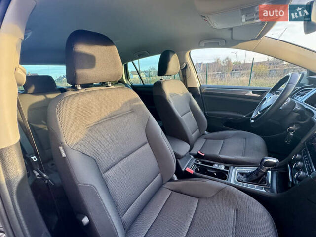 Бежевый Фольксваген e-Golf, объемом двигателя 0 л и пробегом 54 тыс. км за 14300 $, фото 24 на Automoto.ua