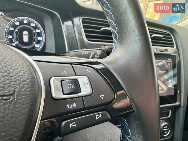 Бежевый Фольксваген e-Golf, объемом двигателя 0 л и пробегом 54 тыс. км за 14300 $, фото 42 на Automoto.ua