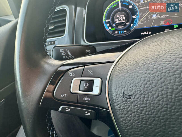 Бежевый Фольксваген e-Golf, объемом двигателя 0 л и пробегом 54 тыс. км за 14300 $, фото 41 на Automoto.ua