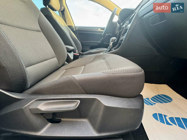 Бежевый Фольксваген e-Golf, объемом двигателя 0 л и пробегом 54 тыс. км за 14300 $, фото 25 на Automoto.ua