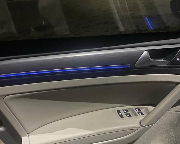 Бежевий Фольксваген e-Golf, об'ємом двигуна 0 л та пробігом 106 тис. км за 14800 $, фото 25 на Automoto.ua