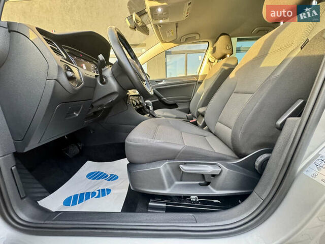 Бежевый Фольксваген e-Golf, объемом двигателя 0 л и пробегом 54 тыс. км за 14300 $, фото 37 на Automoto.ua