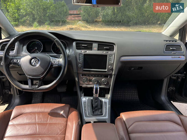 Черный Фольксваген e-Golf, объемом двигателя 0 л и пробегом 116 тыс. км за 9500 $, фото 8 на Automoto.ua