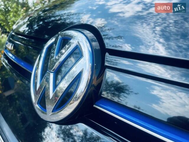 Черный Фольксваген e-Golf, объемом двигателя 0 л и пробегом 131 тыс. км за 9300 $, фото 64 на Automoto.ua