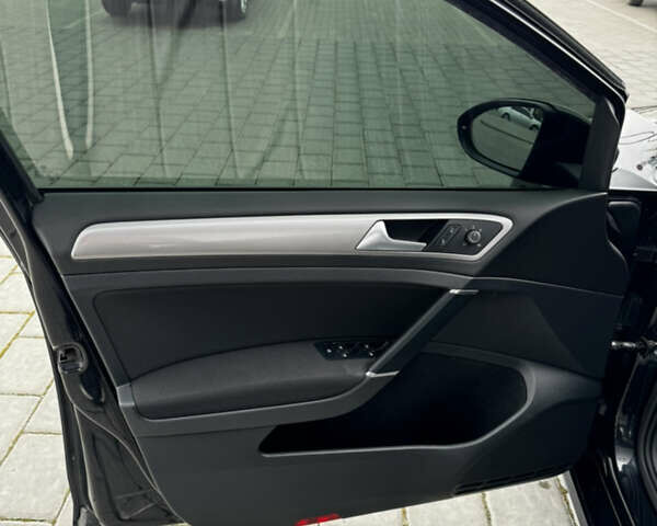 Чорний Фольксваген e-Golf, об'ємом двигуна 0 л та пробігом 125 тис. км за 9300 $, фото 8 на Automoto.ua