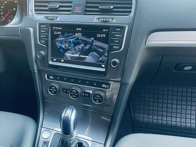 Черный Фольксваген e-Golf, объемом двигателя 0 л и пробегом 131 тыс. км за 9300 $, фото 42 на Automoto.ua