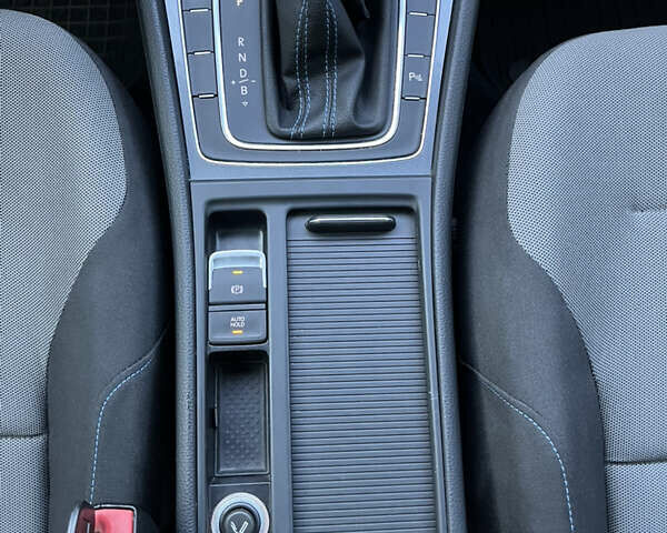 Черный Фольксваген e-Golf, объемом двигателя 0 л и пробегом 167 тыс. км за 9250 $, фото 21 на Automoto.ua