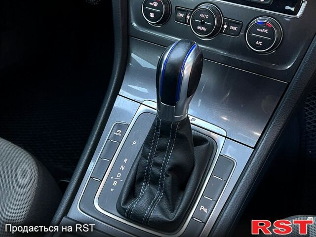 Черный Фольксваген e-Golf, объемом двигателя 85 л и пробегом 144 тыс. км за 9500 $, фото 6 на Automoto.ua