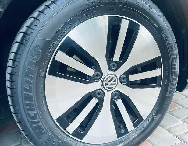 Черный Фольксваген e-Golf, объемом двигателя 0 л и пробегом 131 тыс. км за 9300 $, фото 60 на Automoto.ua