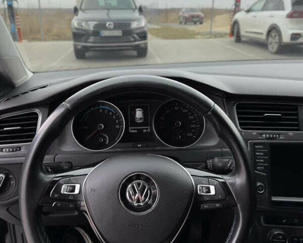Чорний Фольксваген e-Golf, об'ємом двигуна 0 л та пробігом 125 тис. км за 9300 $, фото 14 на Automoto.ua