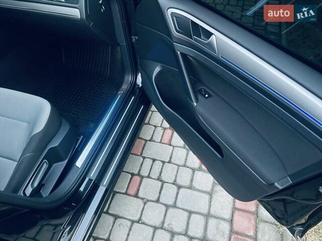 Черный Фольксваген e-Golf, объемом двигателя 0 л и пробегом 131 тыс. км за 9300 $, фото 58 на Automoto.ua