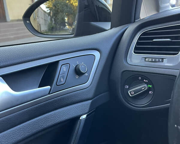 Черный Фольксваген e-Golf, объемом двигателя 0 л и пробегом 167 тыс. км за 9250 $, фото 19 на Automoto.ua