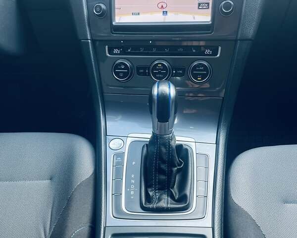 Черный Фольксваген e-Golf, объемом двигателя 0 л и пробегом 131 тыс. км за 9300 $, фото 49 на Automoto.ua