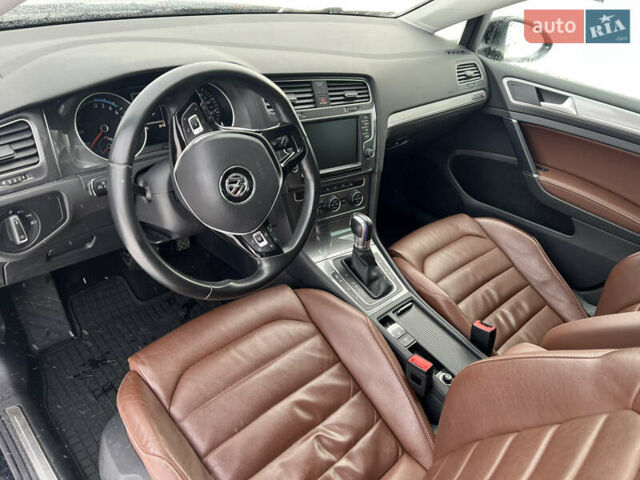 Черный Фольксваген e-Golf, объемом двигателя 0 л и пробегом 96 тыс. км за 9300 $, фото 13 на Automoto.ua