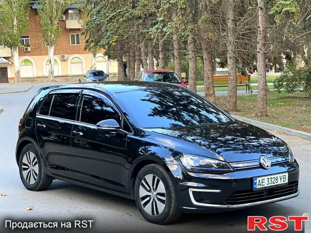 Черный Фольксваген e-Golf, объемом двигателя 85 л и пробегом 144 тыс. км за 9500 $, фото 1 на Automoto.ua