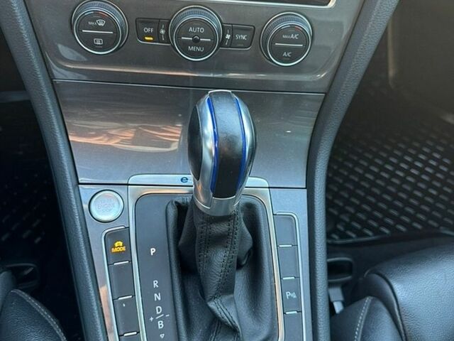 Черный Фольксваген e-Golf, объемом двигателя 0 л и пробегом 81 тыс. км за 8999 $, фото 31 на Automoto.ua