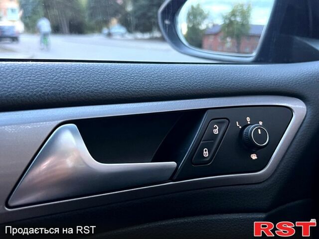 Черный Фольксваген e-Golf, объемом двигателя 85 л и пробегом 144 тыс. км за 9500 $, фото 7 на Automoto.ua