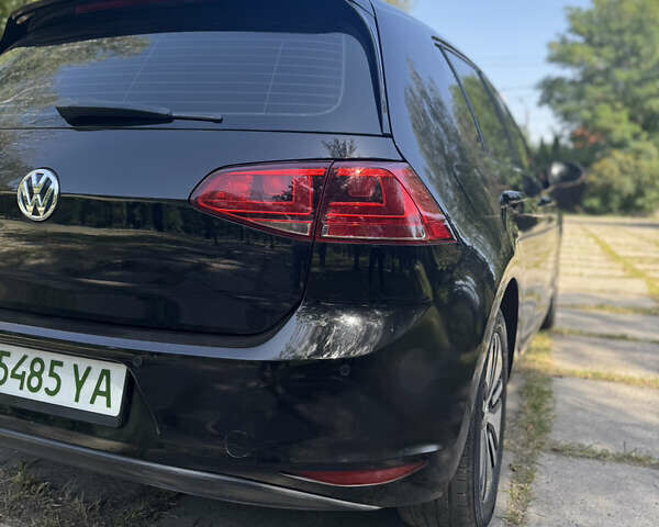 Черный Фольксваген e-Golf, объемом двигателя 0 л и пробегом 89 тыс. км за 10000 $, фото 6 на Automoto.ua