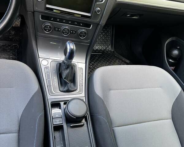 Черный Фольксваген e-Golf, объемом двигателя 0 л и пробегом 180 тыс. км за 7650 $, фото 1 на Automoto.ua