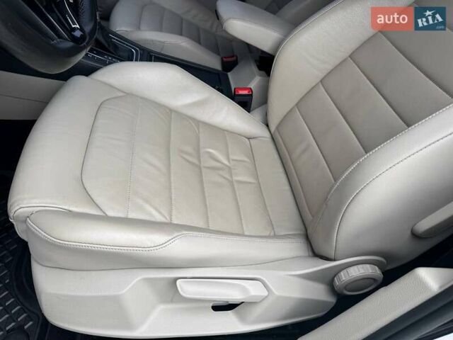 Чорний Фольксваген e-Golf, об'ємом двигуна 0 л та пробігом 136 тис. км за 9999 $, фото 51 на Automoto.ua