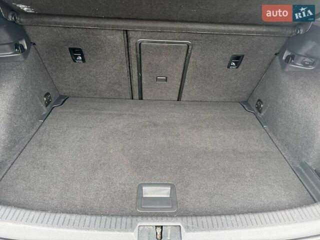 Чорний Фольксваген e-Golf, об'ємом двигуна 0 л та пробігом 136 тис. км за 9999 $, фото 74 на Automoto.ua