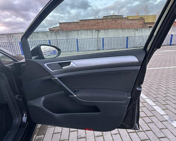 Черный Фольксваген e-Golf, объемом двигателя 0 л и пробегом 112 тыс. км за 8800 $, фото 11 на Automoto.ua