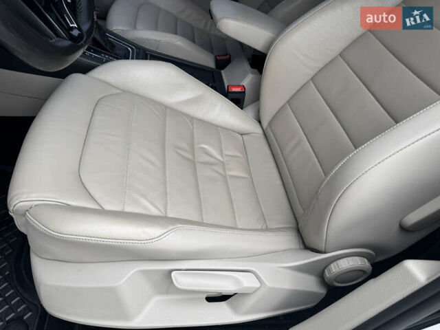 Черный Фольксваген e-Golf, объемом двигателя 0 л и пробегом 136 тыс. км за 9299 $, фото 50 на Automoto.ua