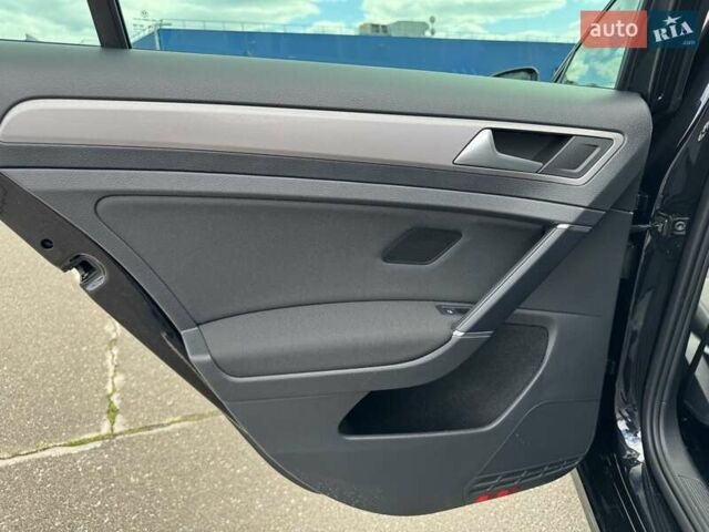 Чорний Фольксваген e-Golf, об'ємом двигуна 0 л та пробігом 106 тис. км за 8500 $, фото 40 на Automoto.ua