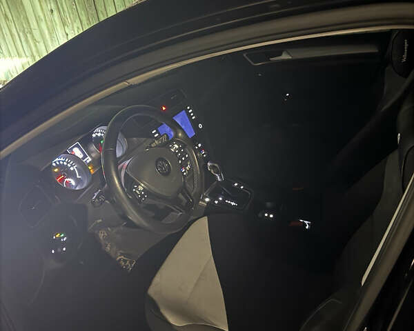 Черный Фольксваген e-Golf, объемом двигателя 0 л и пробегом 126 тыс. км за 8900 $, фото 6 на Automoto.ua