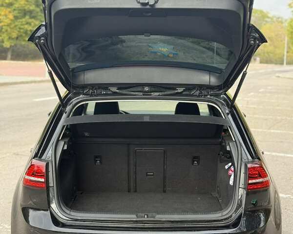 Черный Фольксваген e-Golf, объемом двигателя 0 л и пробегом 111 тыс. км за 10200 $, фото 6 на Automoto.ua