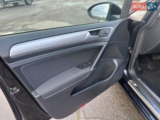 Черный Фольксваген e-Golf, объемом двигателя 0 л и пробегом 145 тыс. км за 8499 $, фото 7 на Automoto.ua