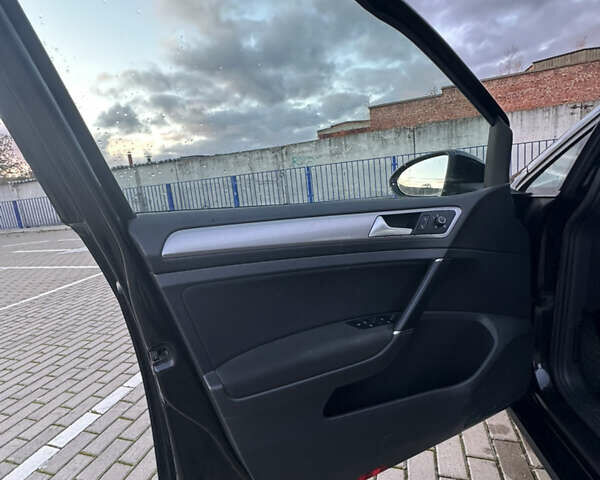 Черный Фольксваген e-Golf, объемом двигателя 0 л и пробегом 112 тыс. км за 8800 $, фото 12 на Automoto.ua