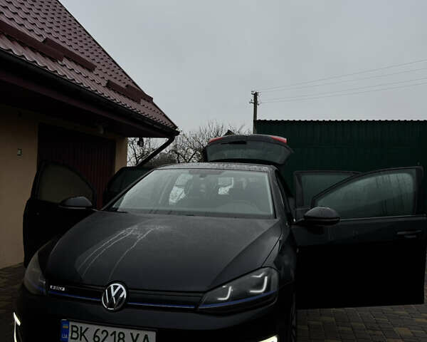 Черный Фольксваген e-Golf, объемом двигателя 0 л и пробегом 136 тыс. км за 8300 $, фото 1 на Automoto.ua