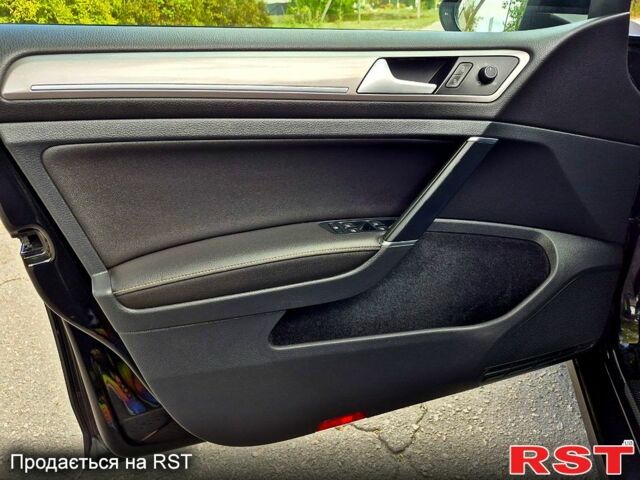 Черный Фольксваген e-Golf, объемом двигателя 85 л и пробегом 124 тыс. км за 10800 $, фото 7 на Automoto.ua