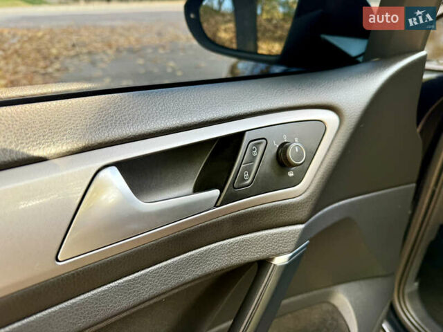 Фольксваген e-Golf 2015 в Кропивницком (Кировограде) на Automoto.ua Черный Фольксваген e-Golf, объемом двигателя 0 л и пробегом 180 тыс. км за 8400 $, фото 34 на Automoto.ua