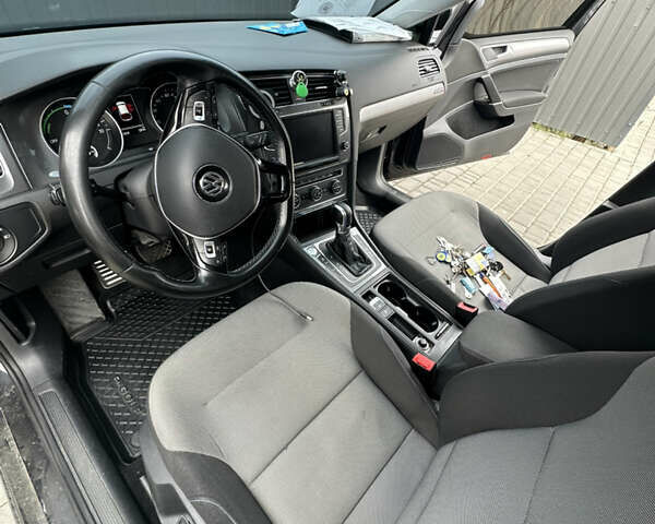 Черный Фольксваген e-Golf, объемом двигателя 0 л и пробегом 142 тыс. км за 8500 $, фото 13 на Automoto.ua