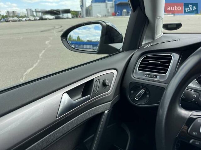 Чорний Фольксваген e-Golf, об'ємом двигуна 0 л та пробігом 106 тис. км за 8500 $, фото 29 на Automoto.ua