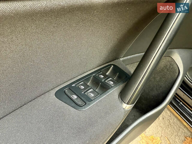 Фольксваген e-Golf 2015 в Кропивницком (Кировограде) на Automoto.ua Черный Фольксваген e-Golf, объемом двигателя 0 л и пробегом 180 тыс. км за 8400 $, фото 33 на Automoto.ua