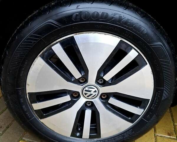 Чорний Фольксваген e-Golf, об'ємом двигуна 0 л та пробігом 112 тис. км за 8200 $, фото 23 на Automoto.ua